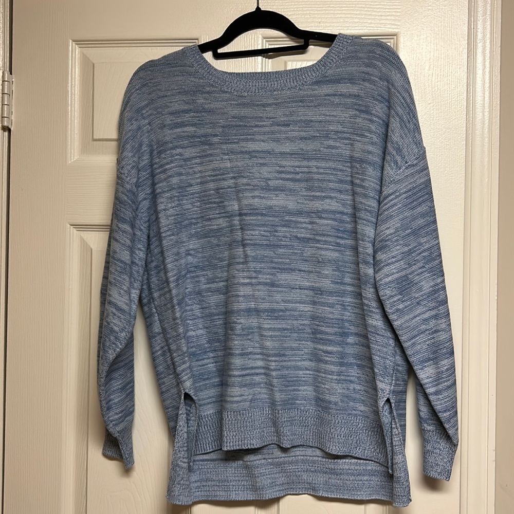 Blue gap long sleeve top